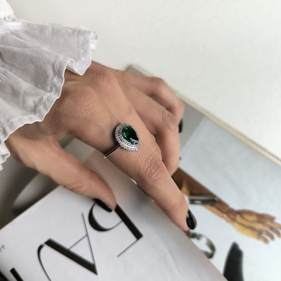 Серебряное кольцо с изумрудом nano