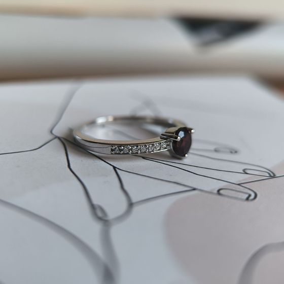 Серебряное кольцо с гранатом 0.798ct