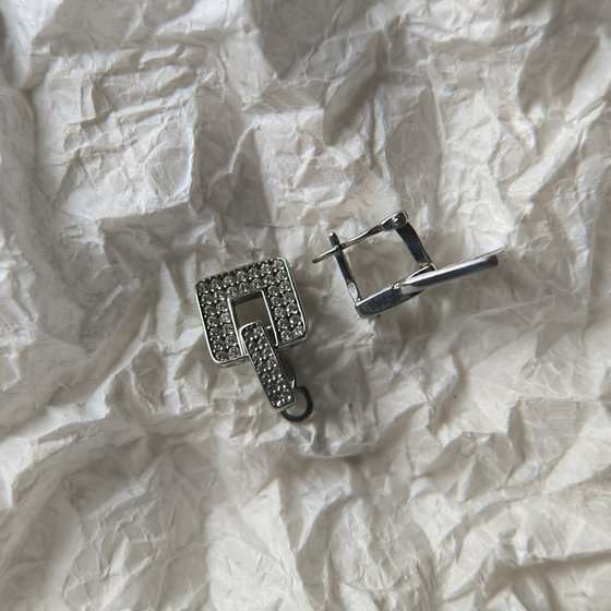 Серебряные серьги с фианитами