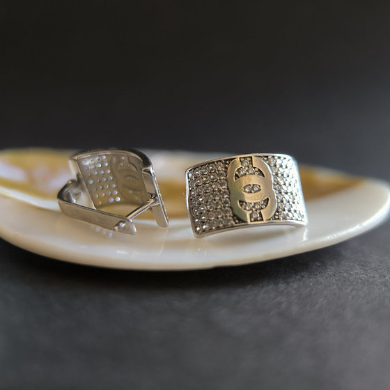 Серебряные серьги с фианитами