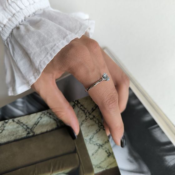 Серебряное кольцо с топазом 0.936ct, фианитами