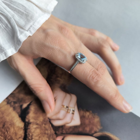 Серебряные серьги с топазом 4.307ct, фианитами