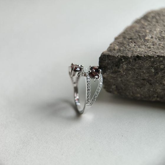 Серебряное кольцо с гранатом 2.325ct