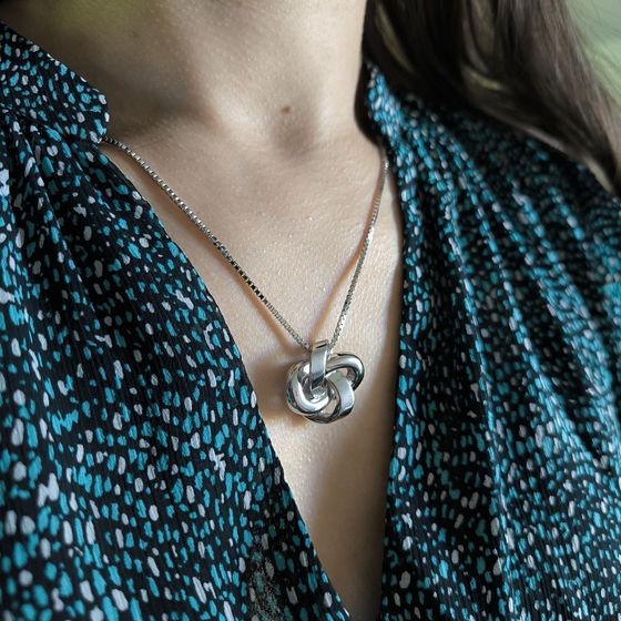 Серебряное колье без камней