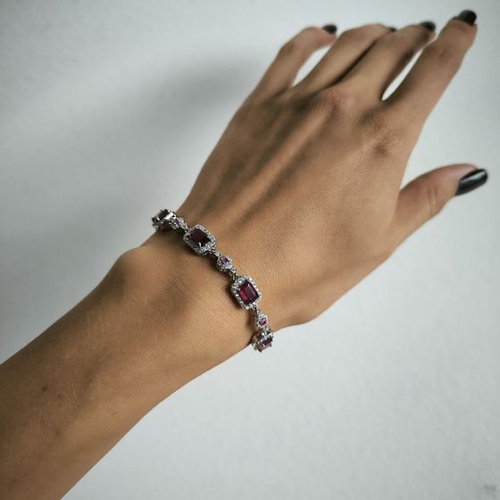 Серебряный браслет с рубином, фианитами Серебряный браслет с рубином, фианитами