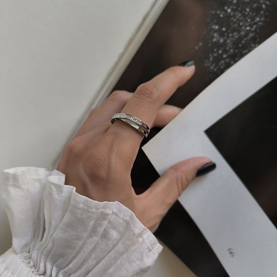 Серебряное кольцо с емаллю, фианитами Серебряное кольцо с емаллю, фианитами