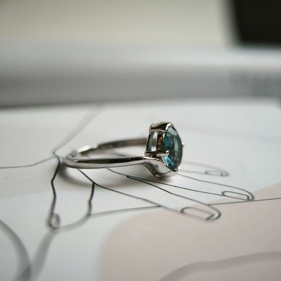 Серебряное кольцо с топазом Лондон Блю 0.825ct