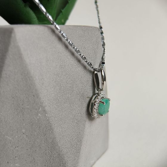 Серебряная подвеска с изумрудом, фианитами