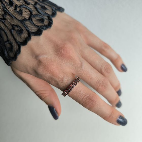 Серебряное кольцо с гранатом