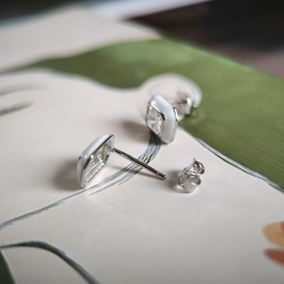 Серебряные серьги с фианитами, емаллю Серебряные серьги с фианитами, емаллю