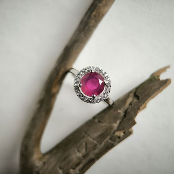 Серебряное кольцо с рубином 3.045ct