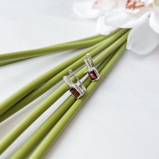 Серебряные серьги с гранатом 2.627ct