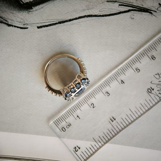 Серебряное кольцо с сапфиром 5.82ct, фианитами