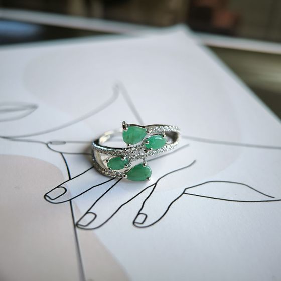 Серебряное кольцо с изумрудом 1.792ct