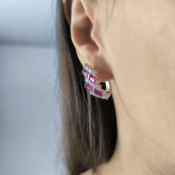 Серебряные серьги с рубином 6.107ct, фианитами