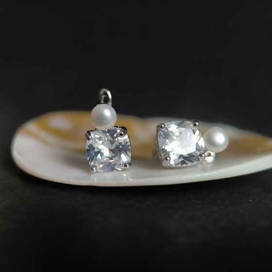 Серебряные серьги с жемчугом, фианитами
