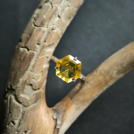 Серебряное кольцо с цитрином nano 3.87ct