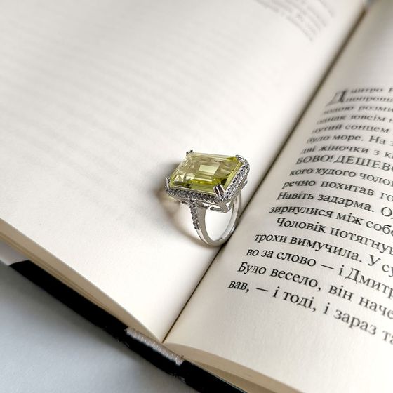 Серебряное кольцо с зеленим кварцем 14.86ct, фианитами