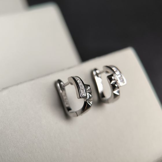 Серебряные серьги с фианитами