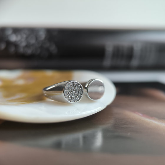 Серебряное кольцо с фианитами 0.21ct