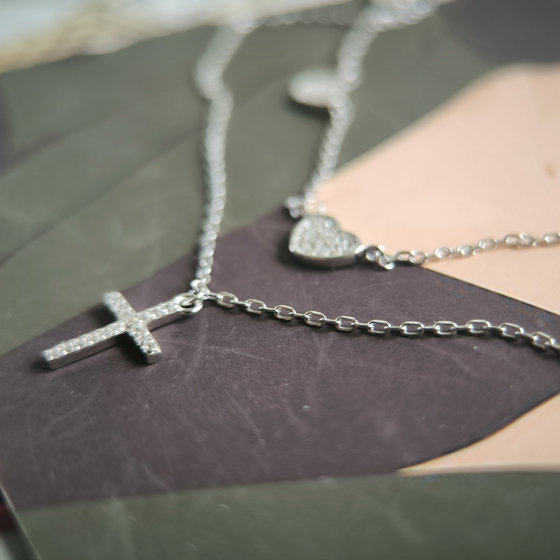 Серебряное колье с фианитами