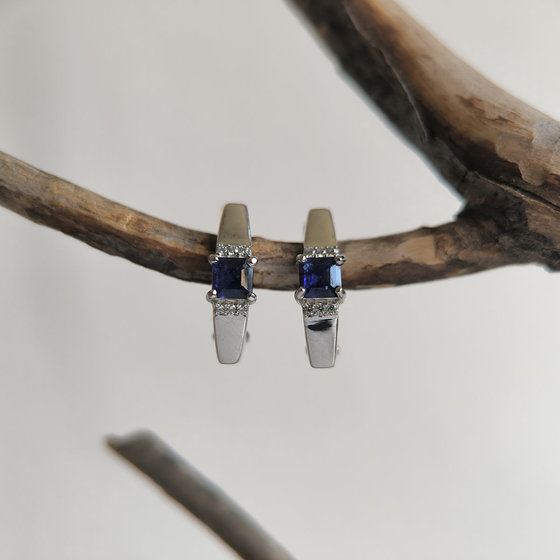 Серебряные серьги с сапфиром 0.889ct, фианитами
