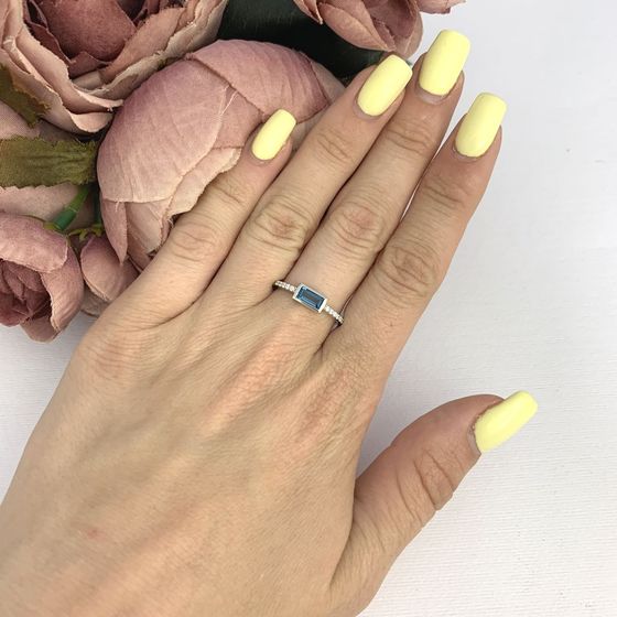 Серебряное кольцо с топазом Лондон Блю 0.585ct