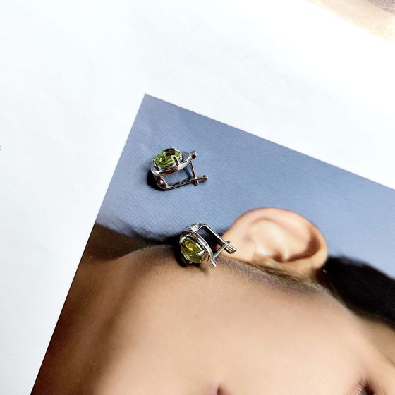 Серебряные серьги с хризолітом 4.575ct