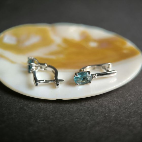 Серебряные серьги с топазом Лондон Блю 1.13ct