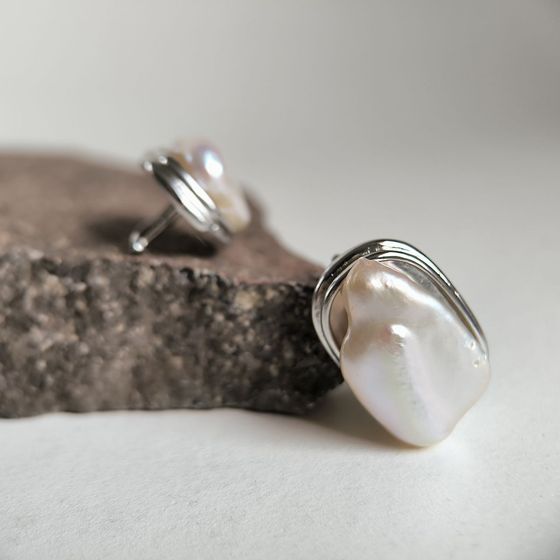 Серебряные серьги с жемчугом барочным, фианитами