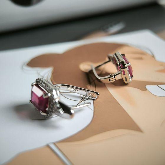 Серебряные серьги с рубином