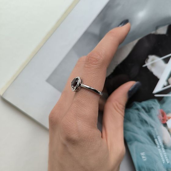 Серебряное кольцо с гранатом