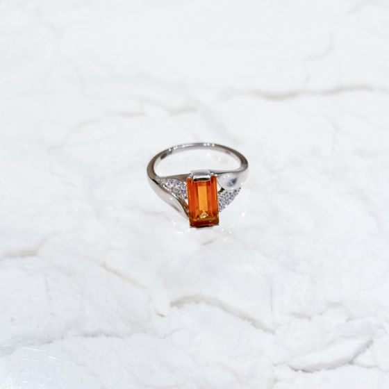 Серебряное кольцо с золотим кварцем 2.783ct, фианитами