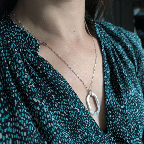 Серебряное колье с фианитами