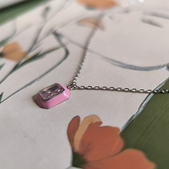 Серебряное колье с фианитами, емаллю