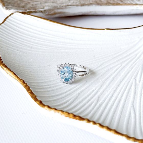 Серебряное кольцо с топазом 3.265ct, фианитами
