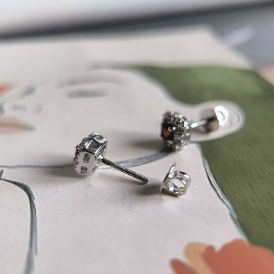Серебряные серьги с гранатом 0.845ct, фианитами