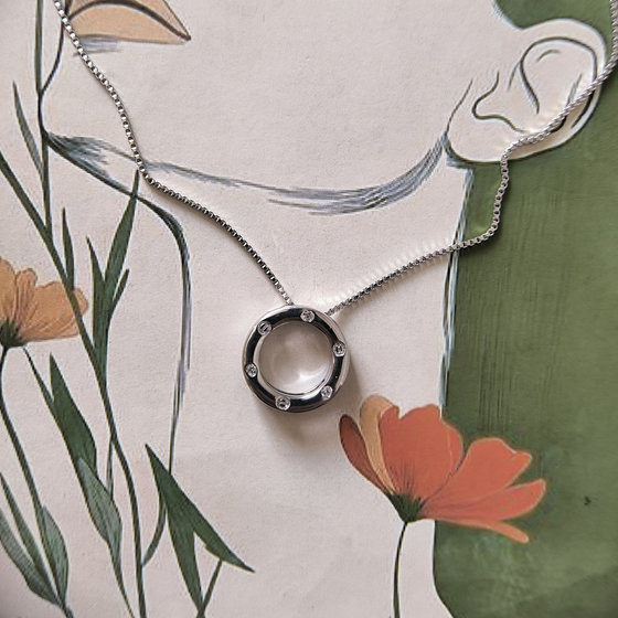 Серебряное колье с фианитами