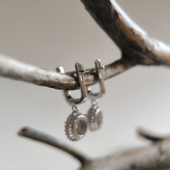 Серебряные серьги с фианитами