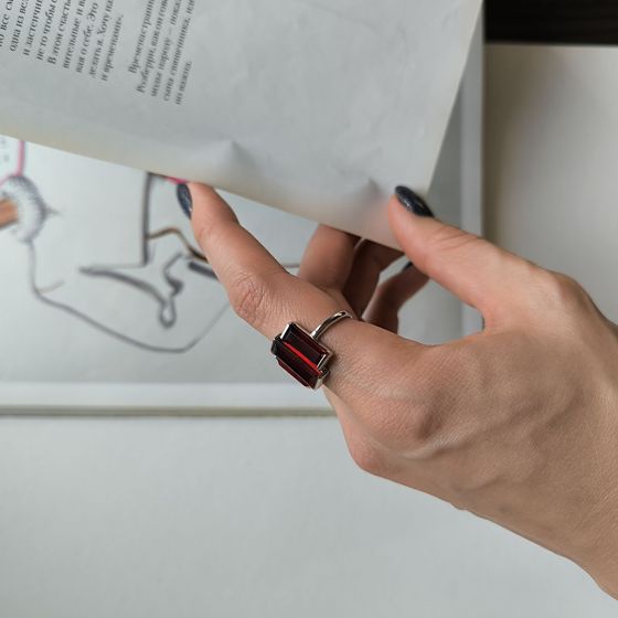 Серебряное кольцо с гранатом 6.2ct