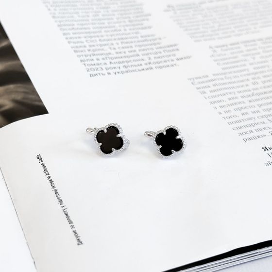 Серебряные серьги с ониксом