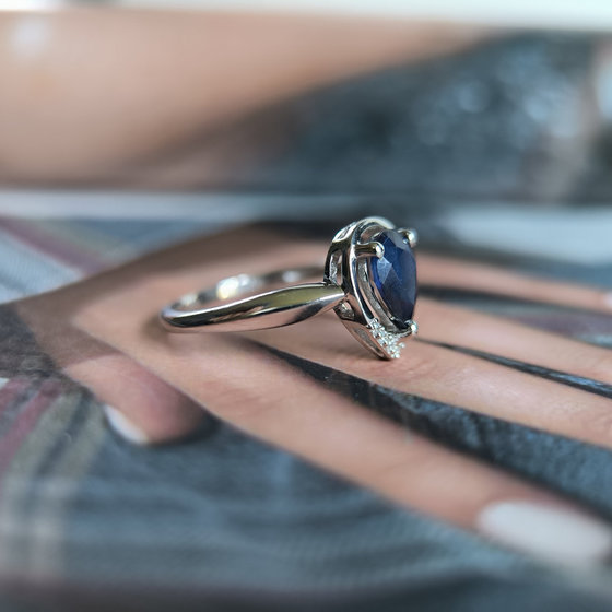 Серебряное кольцо с сапфиром 1.38ct