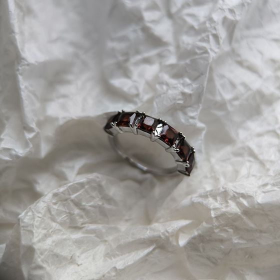 Серебряное кольцо с гранатом 2.617ct