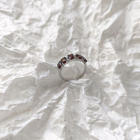 Серебряное кольцо с гранатом 2.339ct