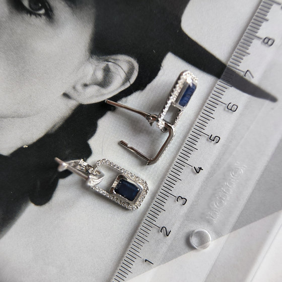 Серебряные серьги с сапфиром 3.321ct, фианитами