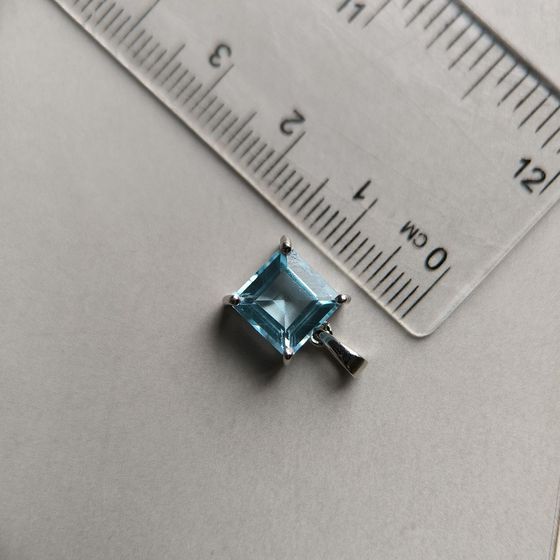 Серебряная подвеска с топазом 3.2ct