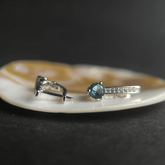 Серебряные серьги с топазом Лондон Блю 0.886ct