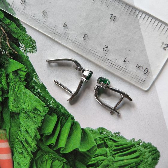 Серебряные серьги с изумрудом nano 0.969ct