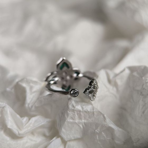 Серебряное кольцо с малахитом, фианитами