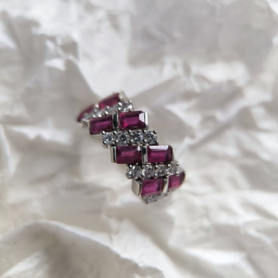 Серебряное кольцо с рубином 5.59ct, фианитами
